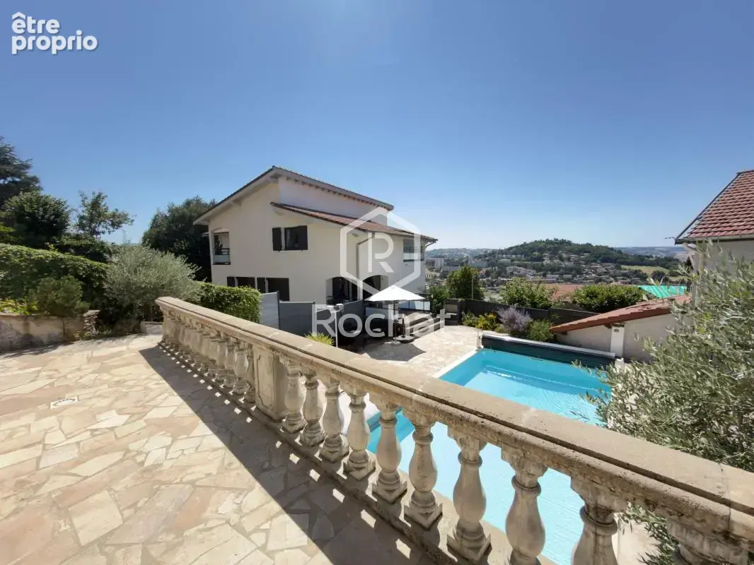 Appartement à LA TOUR-EN-JAREZ