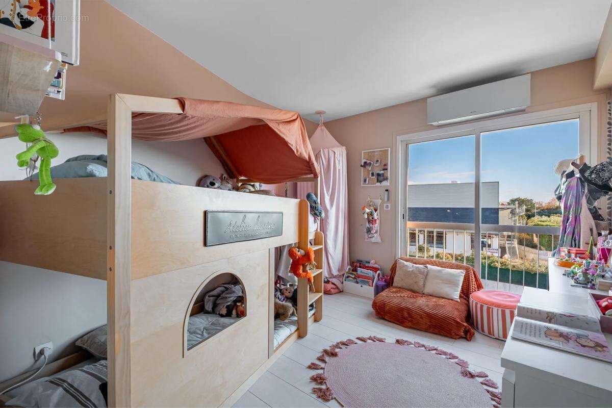 Appartement à SAINT-LAURENT-DU-VAR