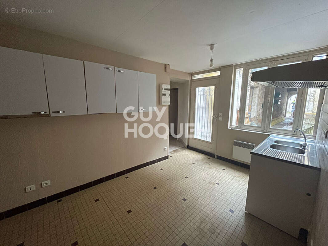 Appartement à COULANGES-LA-VINEUSE