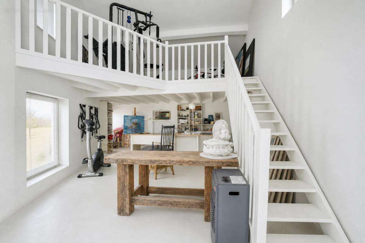 Maison de 8 pièces de 270 m² à Sainte-Gemme - photo 16