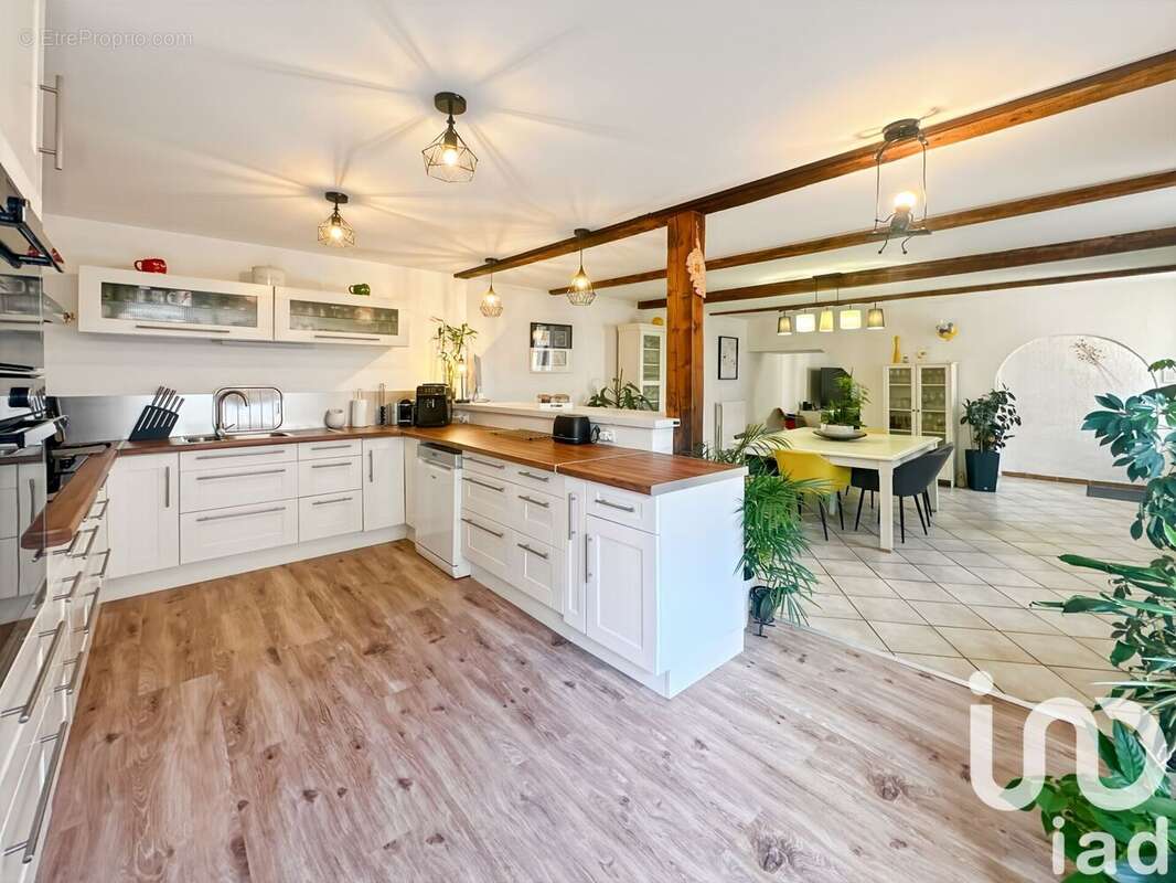 Maison 186 m² à Michery  - photo 4