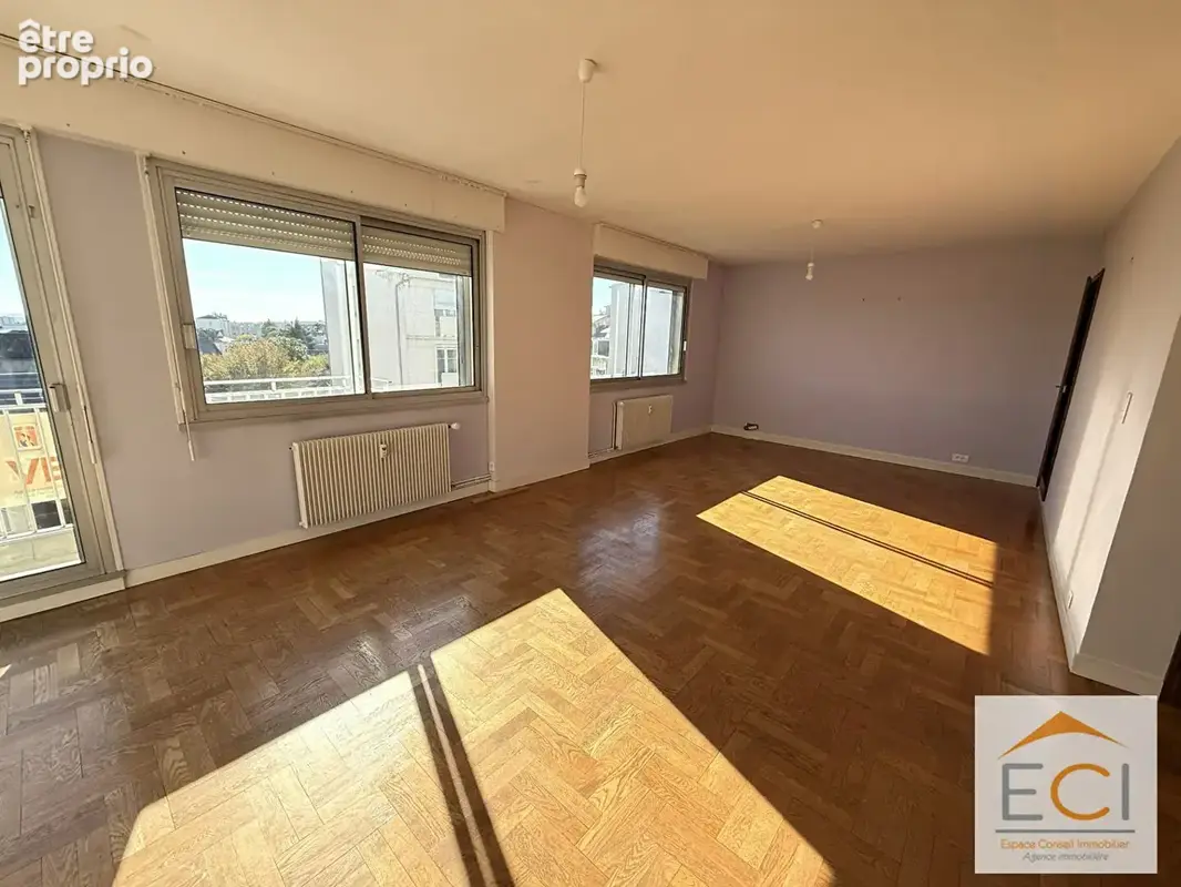 A VENDRE - Appartement duplex 3 chambres - Quartier Mairie - photo 3