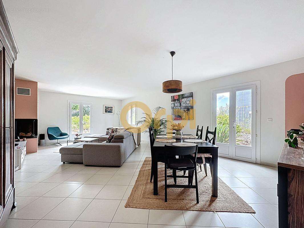 Maison à ROQUEBRUNE-SUR-ARGENS