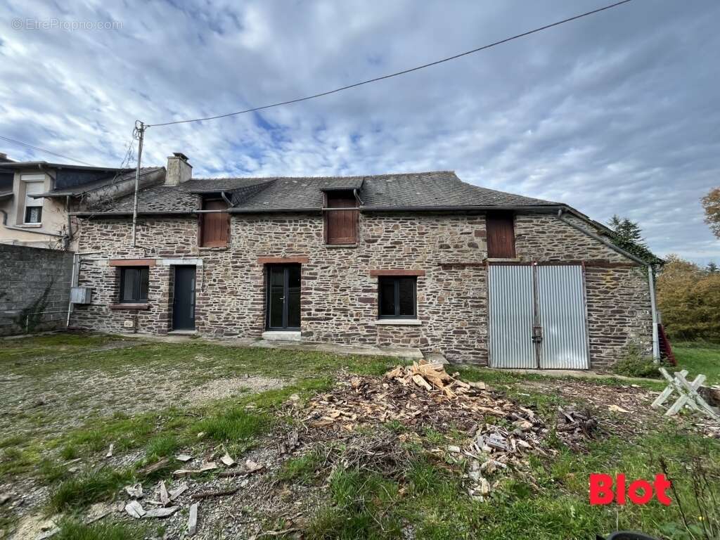 Maison à SAINT-THURIAL