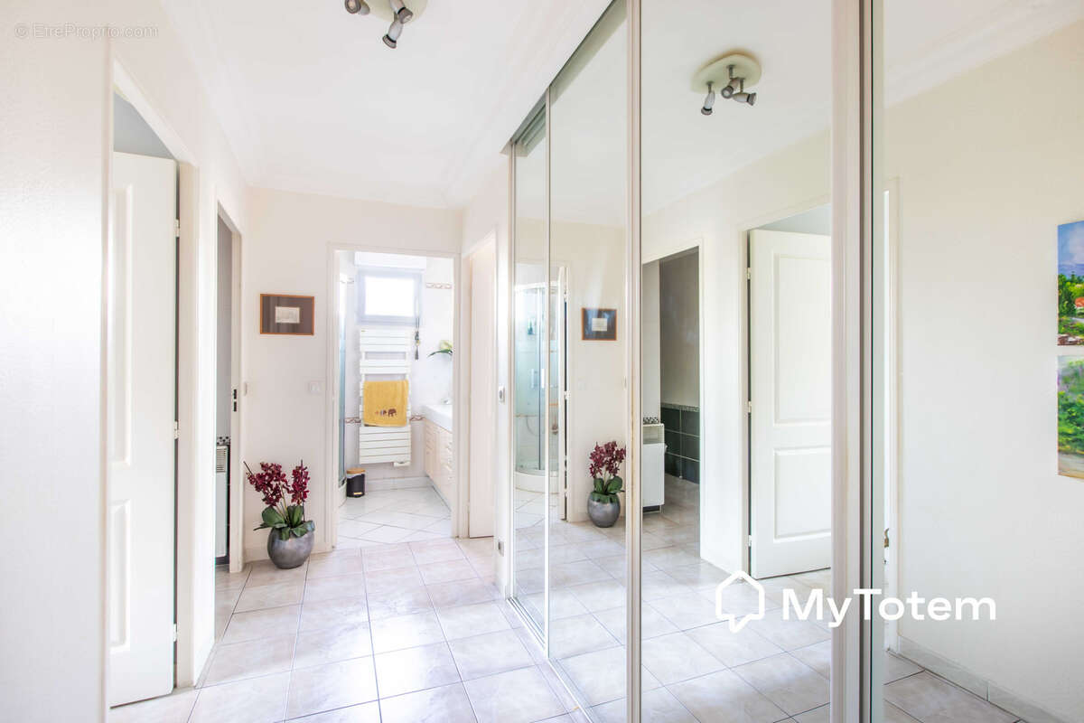 Appartement à SAINT-LAURENT-DU-VAR