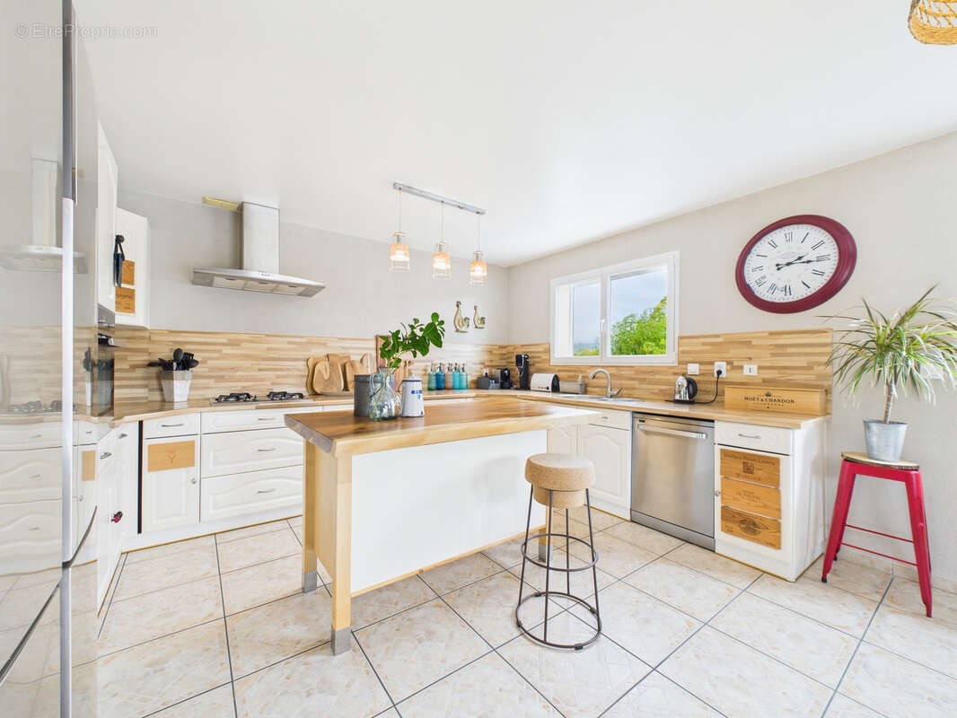 Maison individuelle - secteur calme belle exposition - La Biolle - 215 m2 - photo 8