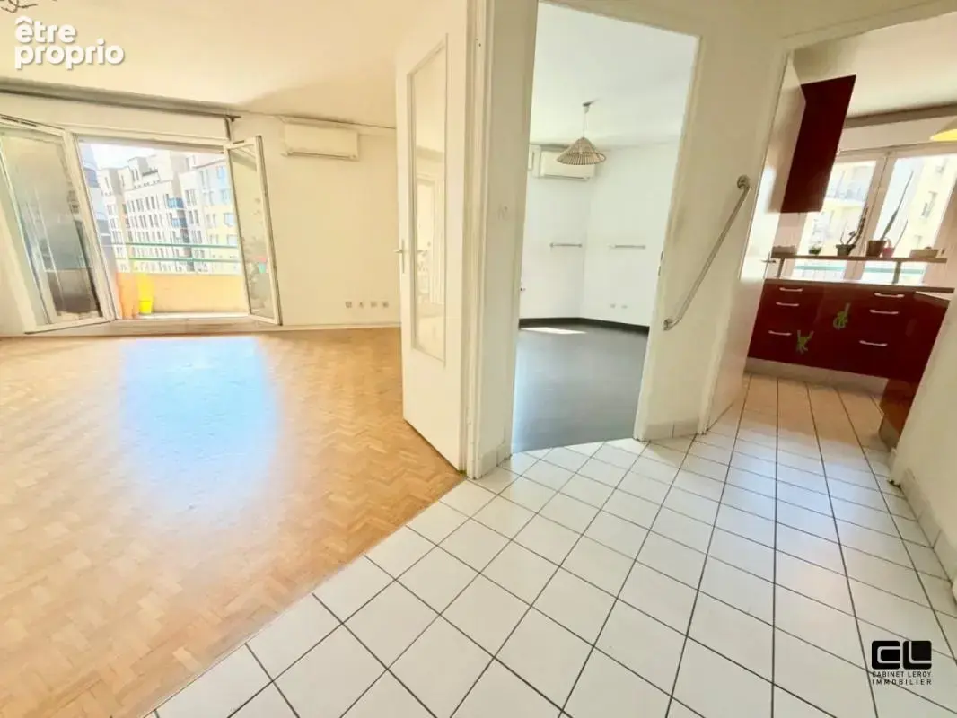 T2 52m² avec balcon  avenue lacassagne proche place sainte anne - photo 11