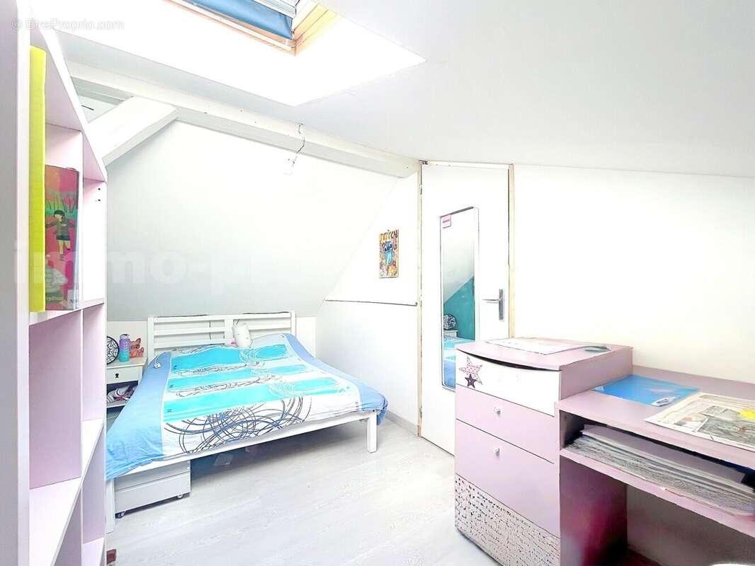 Appartement_Saint_Jeoire__grand_espace_proche_ecole_genève_frontière_suisse_ceva_bus_commerces_lumineux_calme_Balcon_extérieur_séjour_salon_cuisine_chambre_1_2_3_salle_de_d'eau_