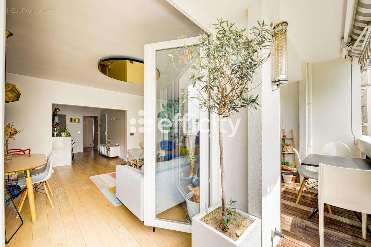 Appartement à PARIS-16E