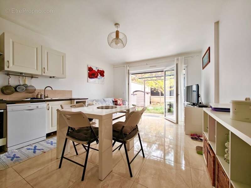 Appartement à VIGNEUX-SUR-SEINE