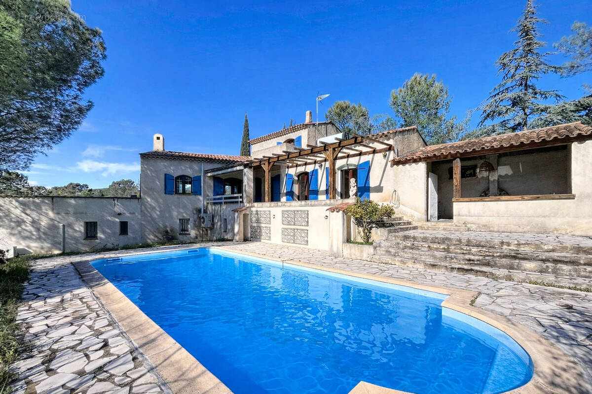 Maison à PUGET-SUR-ARGENS