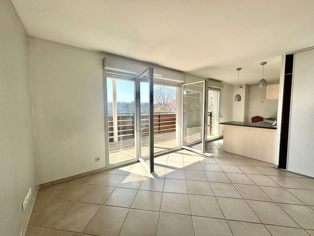 Appartement à L'ARBRESLE