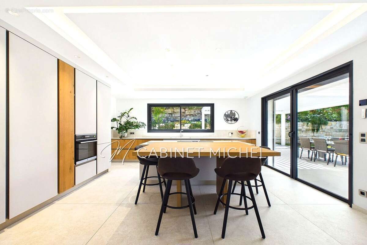 Maison 322 m² à Roquefort-Les-Pins  - photo 8