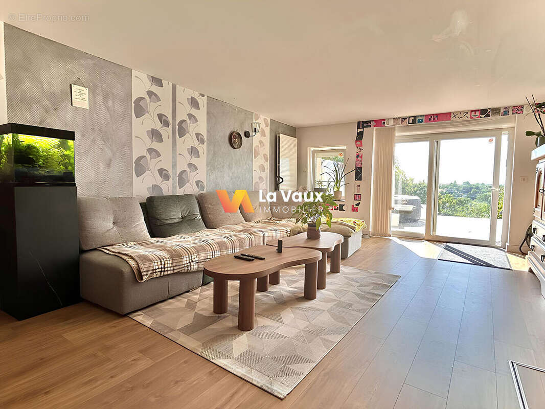 Maison de village atypique , 4 chambres , Terrasse sans vis-à-vis , Vue campagne - photo 4
