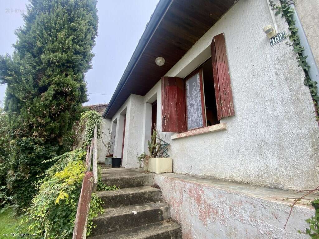 Prix Négociable : Maison Plain Pied à Rénover centre Aunac - photo 30