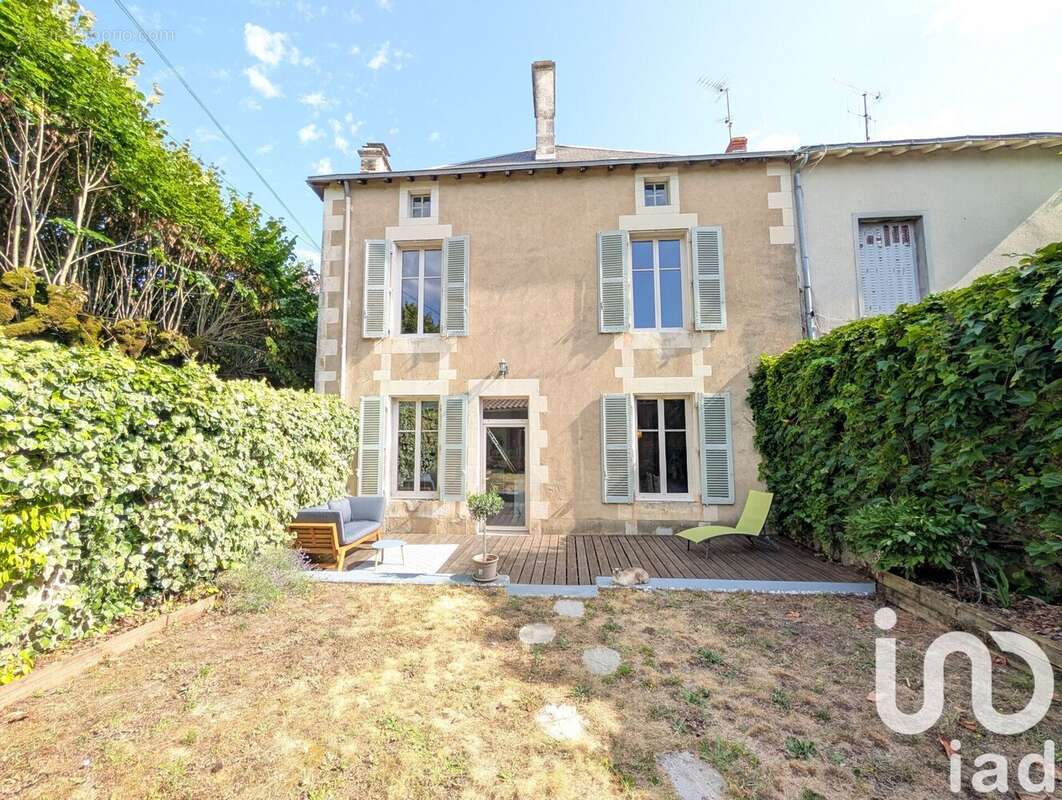 Photo 4 - Maison à LUSSAC-LES-CHATEAUX