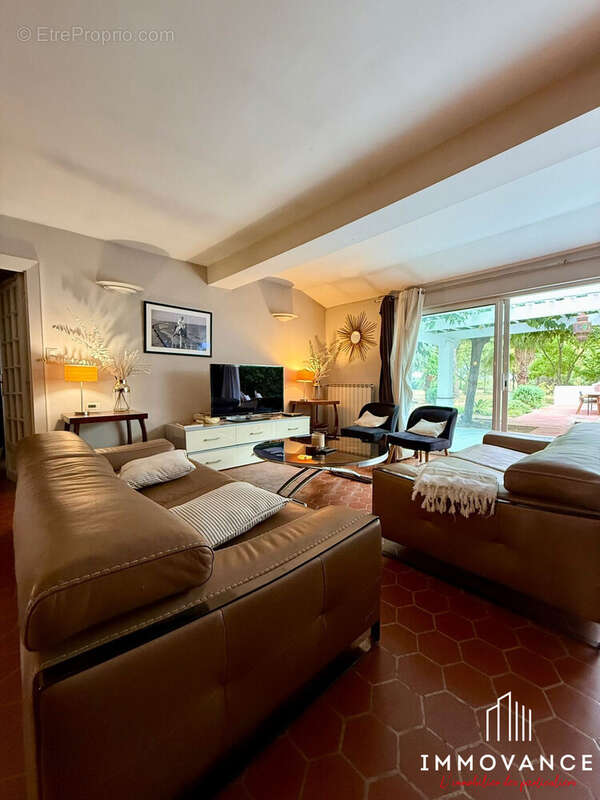 Maison à VIC-LA-GARDIOLE