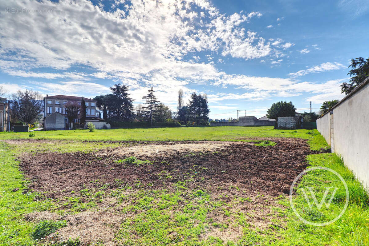 Terrain à MONTMEYRAN