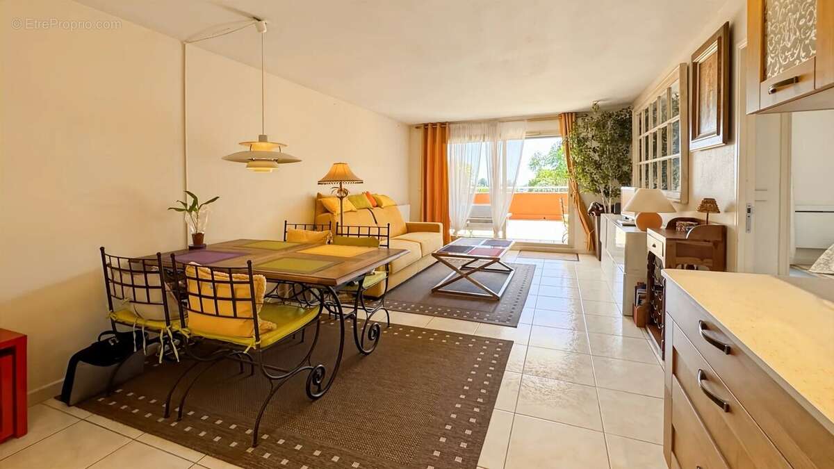 Appartement à MANDELIEU-LA-NAPOULE