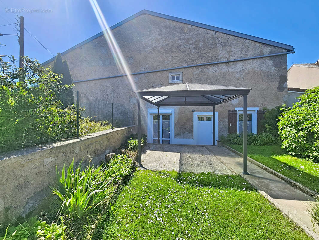 Maison à DOMPCEVRIN