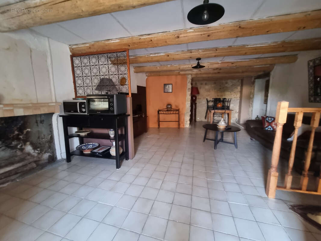 Maison à ARTIGNOSC-SUR-VERDON