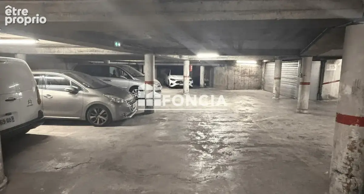 Place de parking intérieure — Quartier des Bosquets / Californie — 35 000 € Disponible immédiatement ! - photo 3