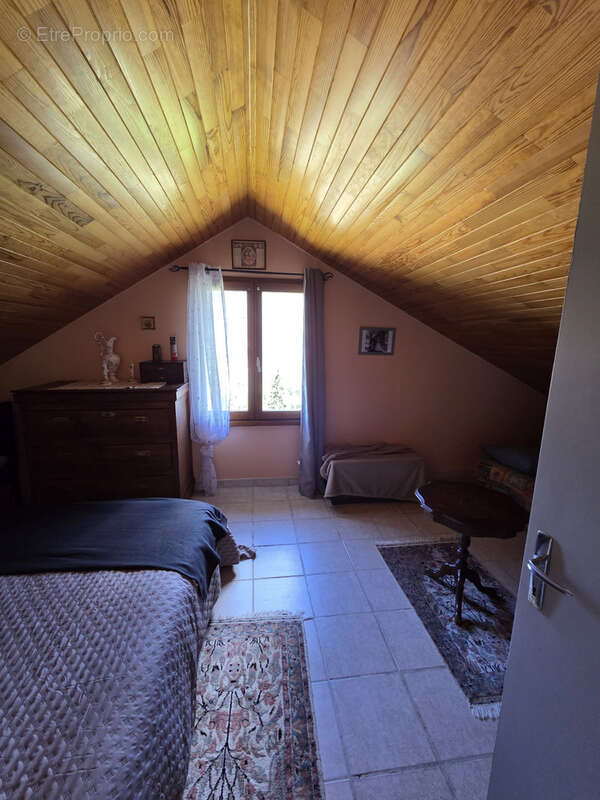 Maison à ENCHASTRAYES