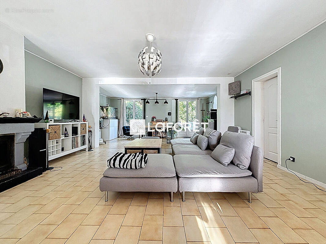 Maison à SAVIGNY-LE-TEMPLE