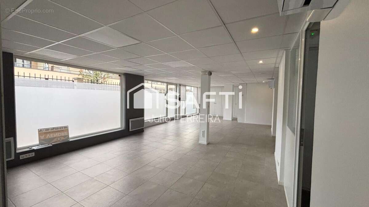 Photo 2 - Commerce à PONTAULT-COMBAULT