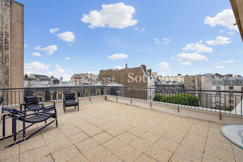 Appartement à PARIS-16E