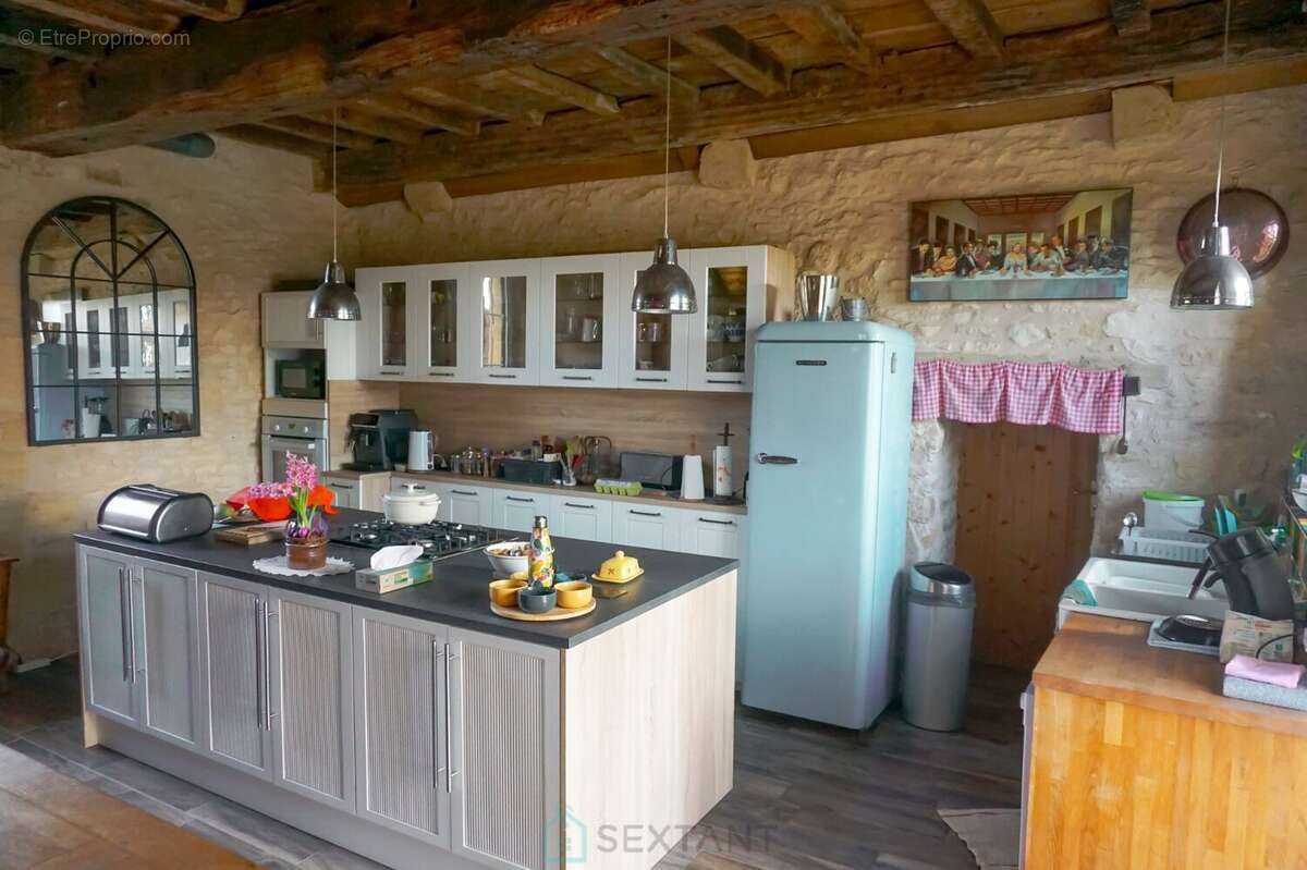 Superbe ensemble immobilier du XIXe siècle situé au coeur de la nature préservée du Périgord vert. - photo 9