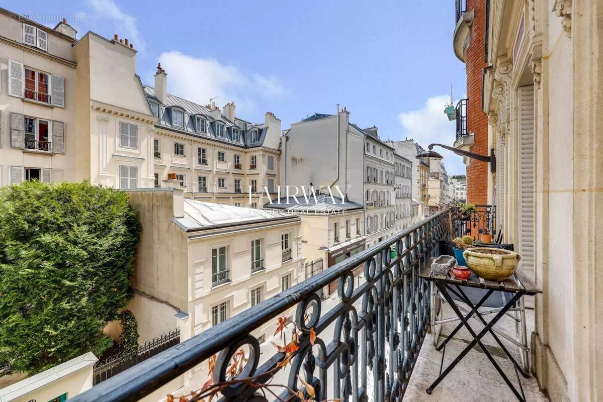Appartement à PARIS-17E