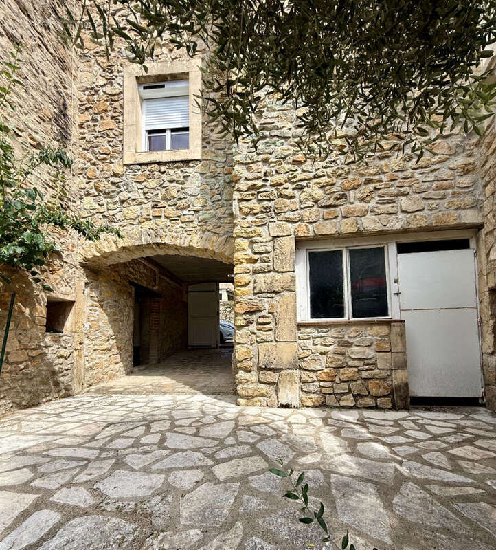 Mas de village en pierre de 103m2 sur 313m2 de terrain - Saint Marcel De Careiret - photo 2