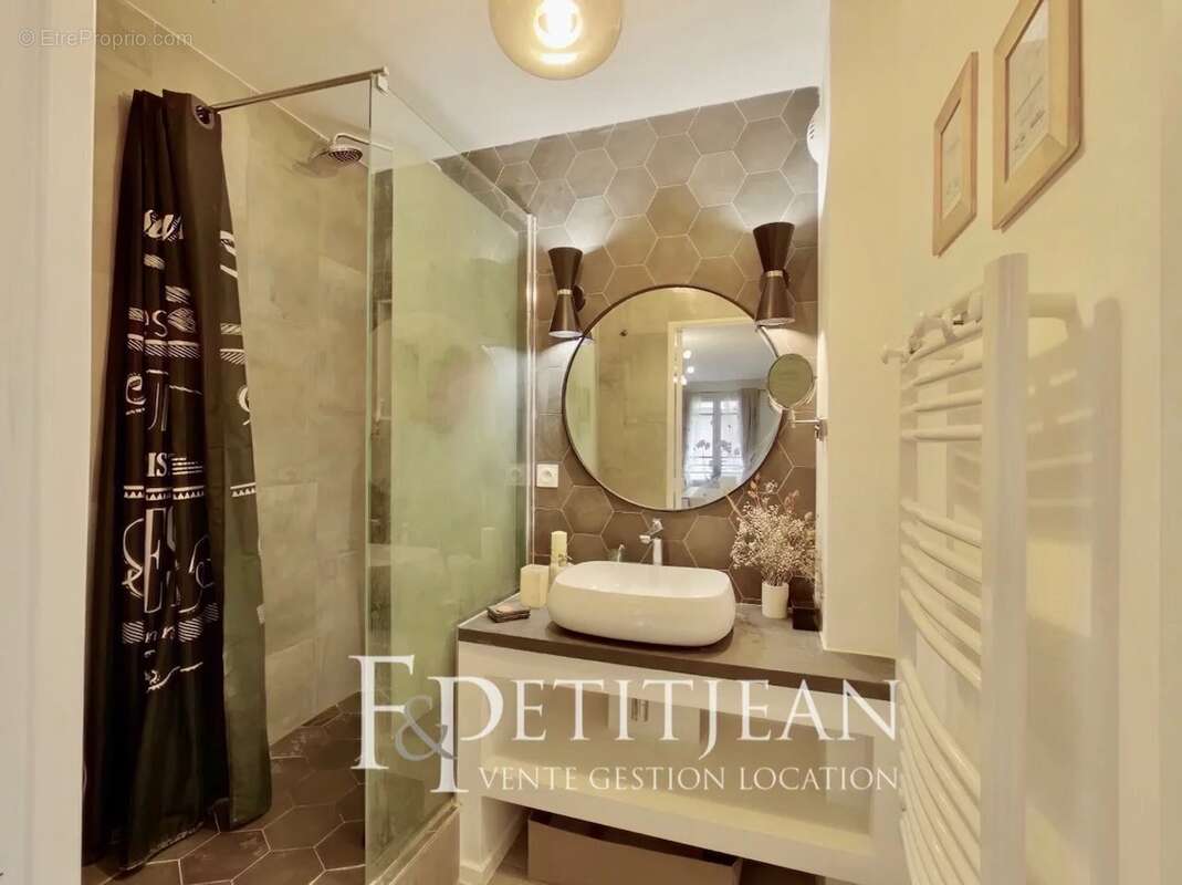Appartement à LEVALLOIS-PERRET
