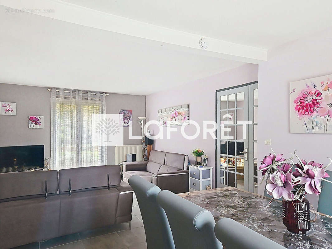 Maison à MOISSY-CRAMAYEL