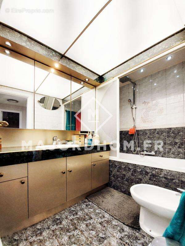 Appartement à MARSEILLE-6E