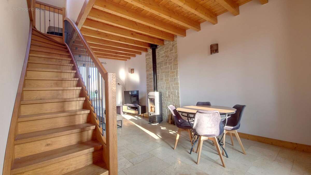 Maison à MAGNY-MONTARLOT