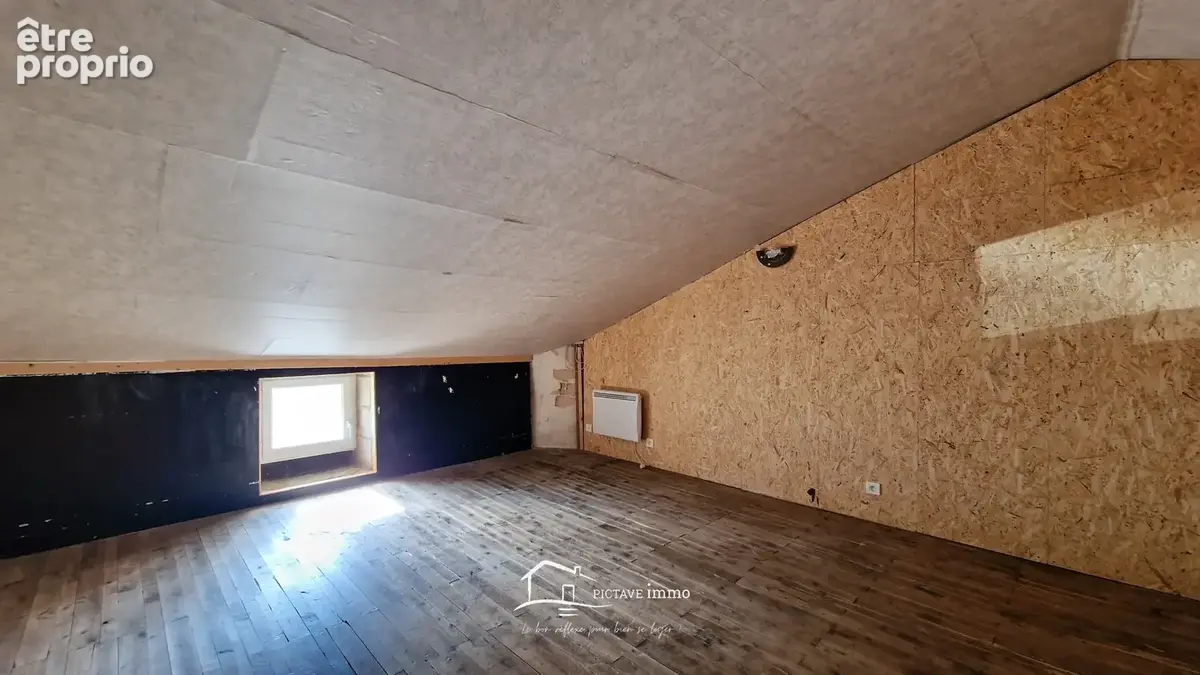 Maison de bourg spacieuse avec dépendances   Lusignan centre - photo 10