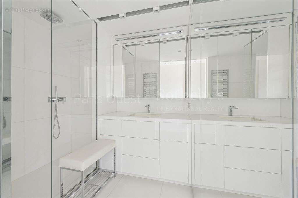 Appartement à PARIS-16E