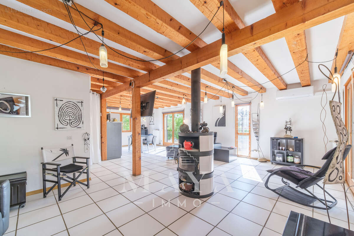 Maison à VILLAGE-NEUF