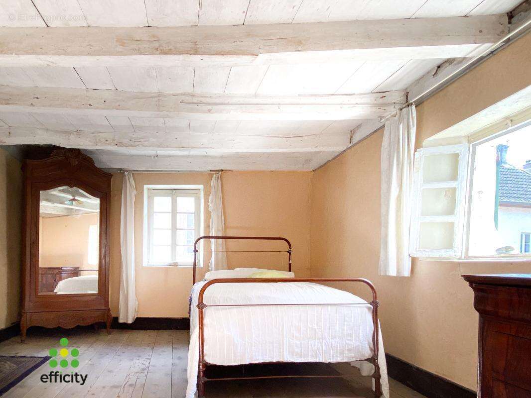 Maison 150 m² à Cressin-Rochefort  - photo 9