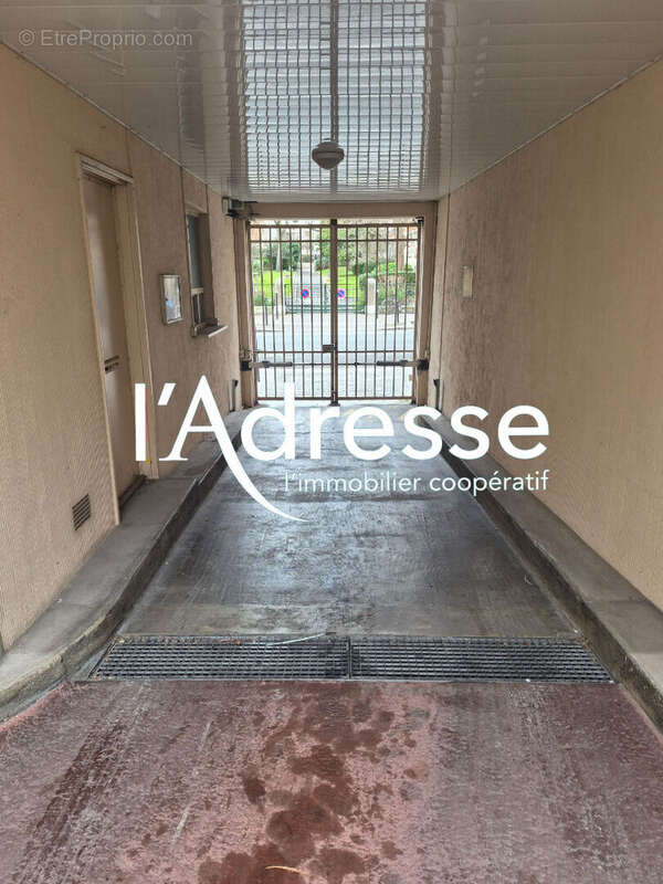 Parking à PARIS-12E