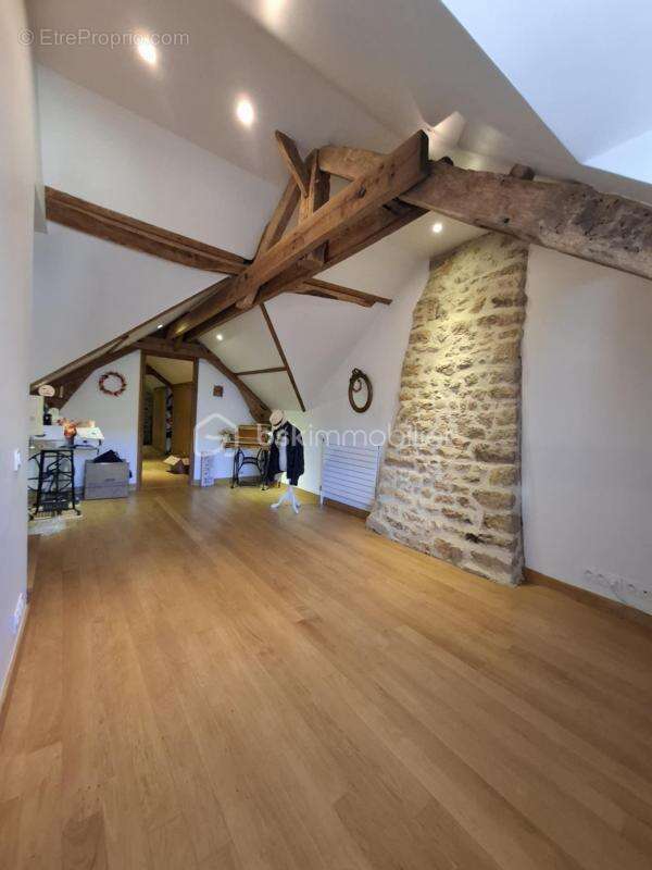 Maison à CARROUGES