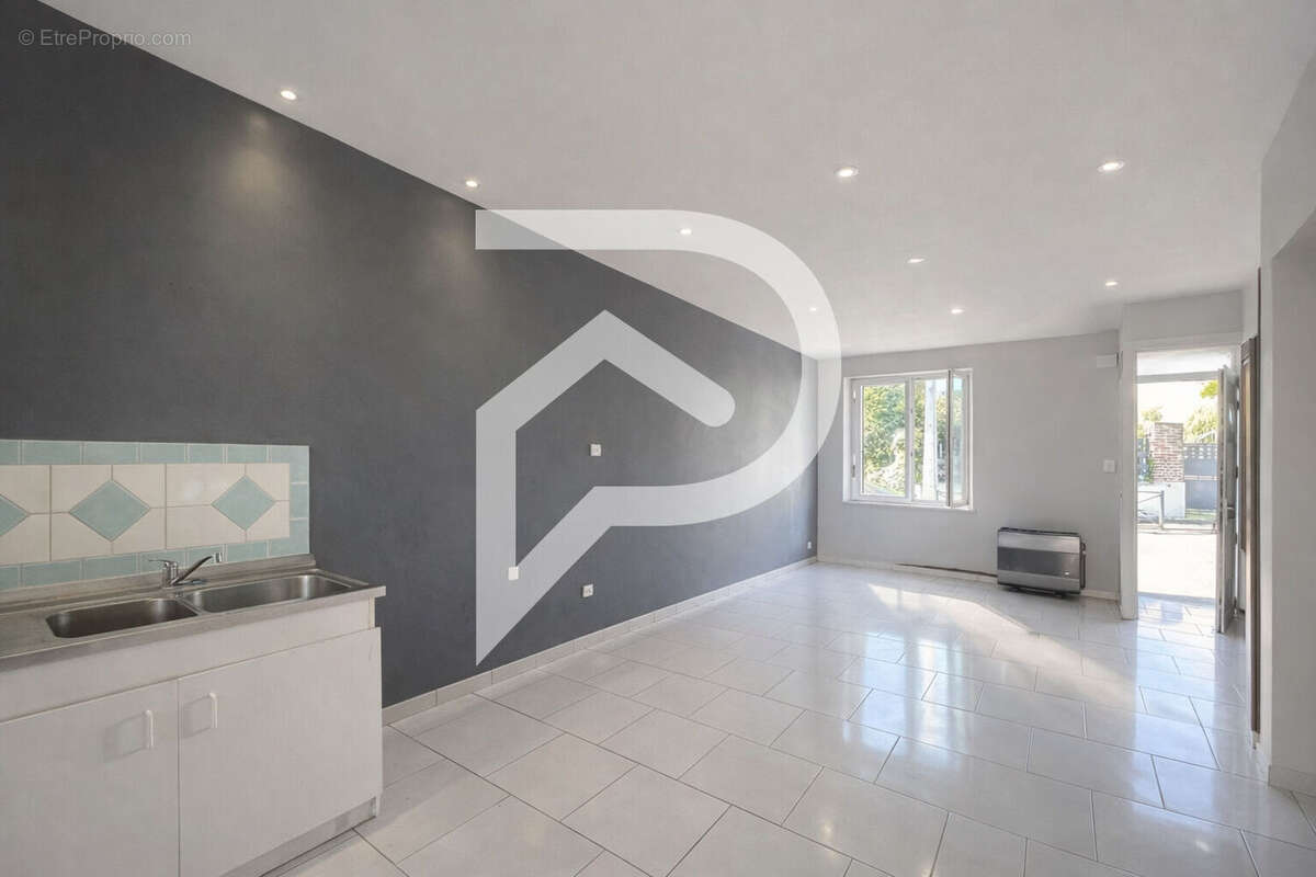 Maison à SAINT-BENIN