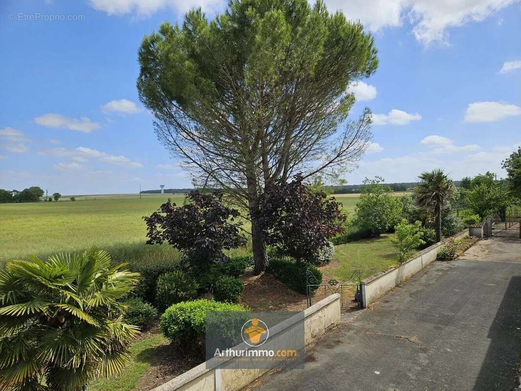Maison à COURCON