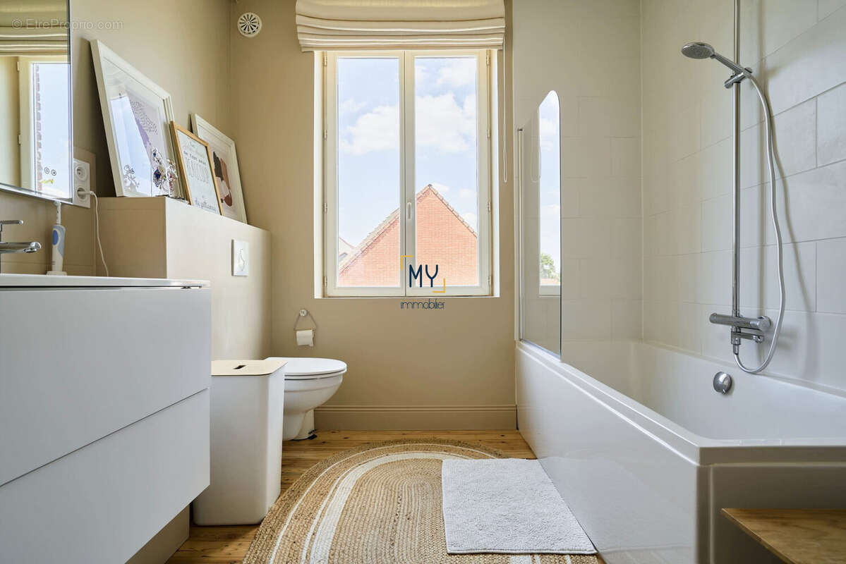 SALLE DE BAINS - Maison à vendre - Marcq-En-Baroeul - Maison à MARCQ-EN-BAROEUL