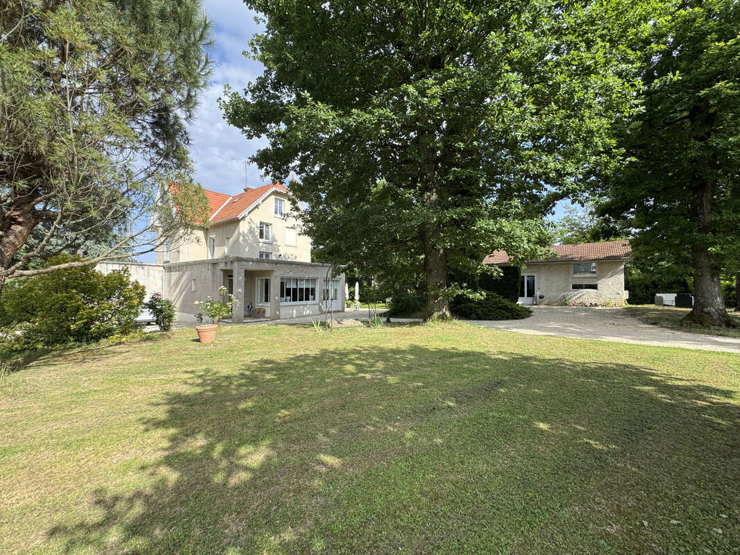 Maison à CHARBONNIERES-LES-BAINS