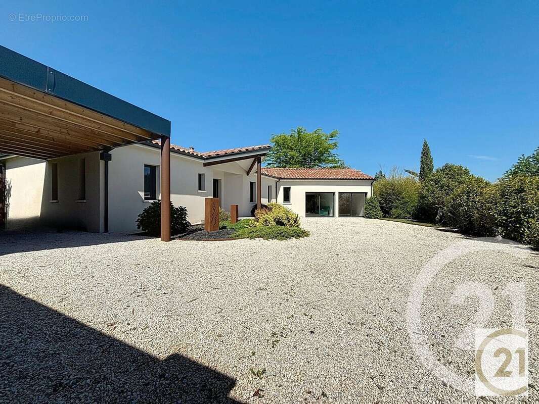 Maison à AYGUESVIVES