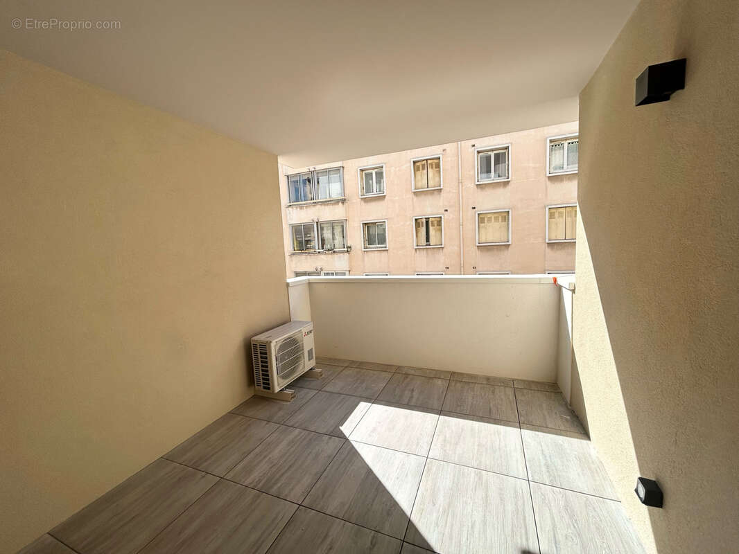 Appartement à MARSEILLE-4E