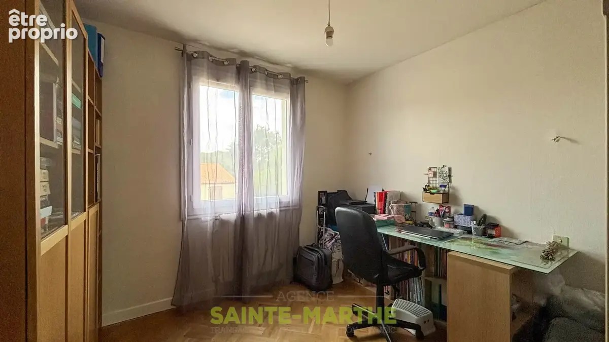 Niort Saint Liguaire. Pavillon sur sous-sol 5 chambres, garage et jardin. - photo 10
